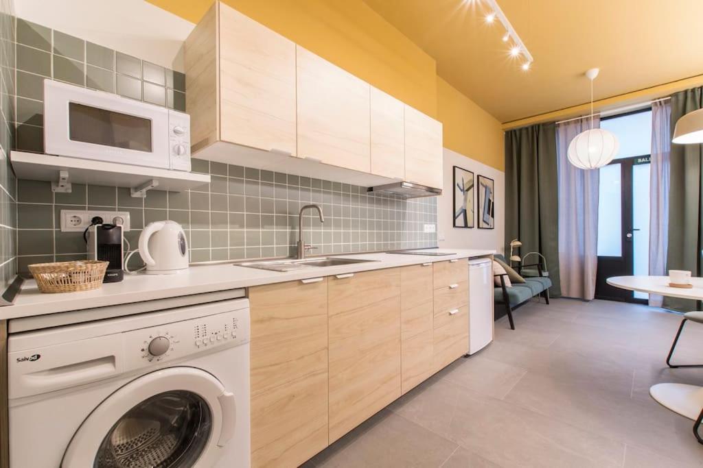 Urban Elegance, New, Stylish, Convenient, And Wow Apartamento